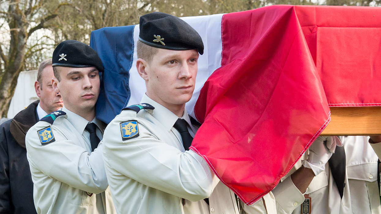 Церемония в военном некрополе в Сент-Илер-ле-Гран