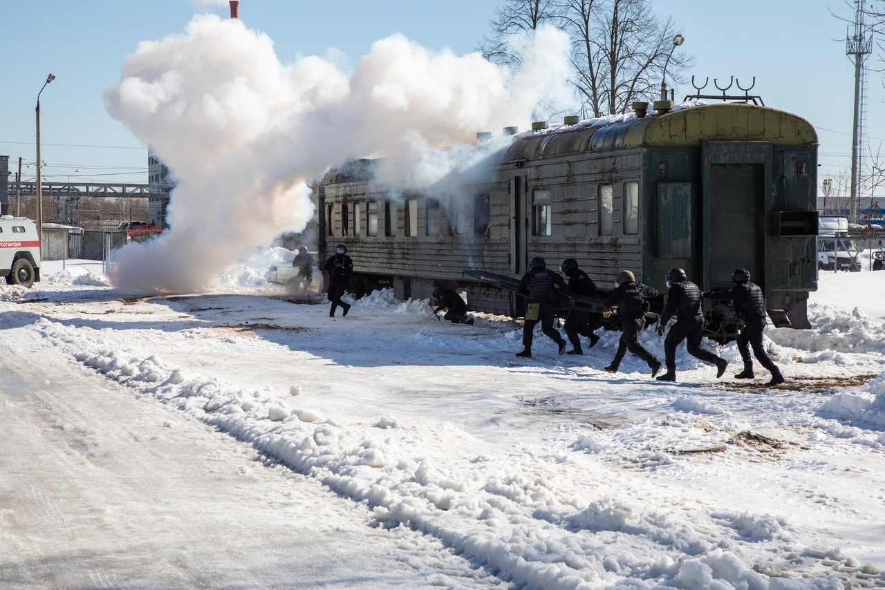 Один день из жизни ОМОНа: нижегородские силовики показали, как освобождать  заложников