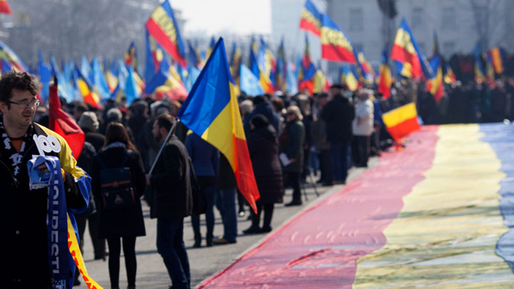 США испытают Молдавию на прочность «цветной революцией»