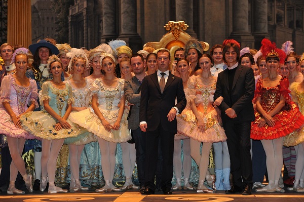 Балет филин большой театр. Шостакович золотой век. Джордж баланчин ютуб. Шостакович золотой век. Балет руководит.