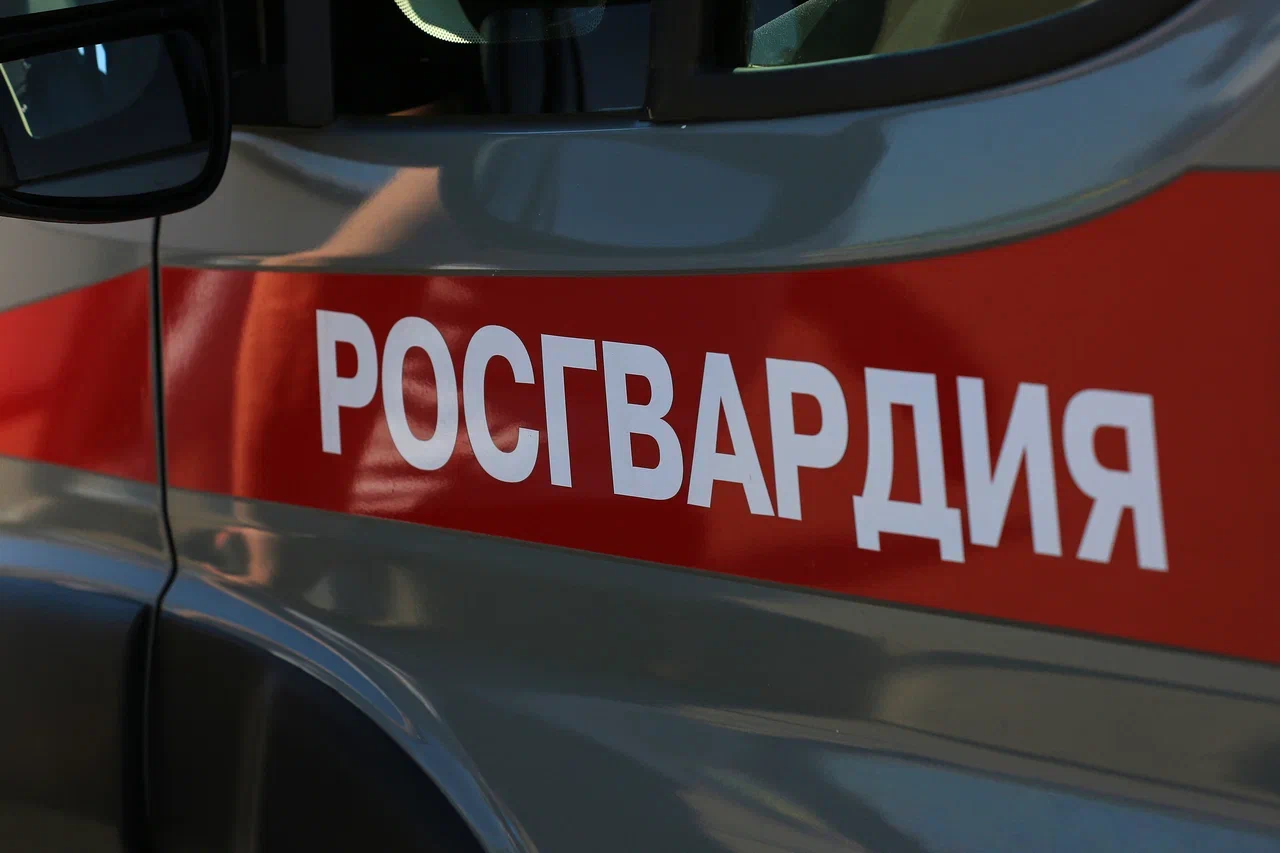 В Москве мужчина с лопатой напал на людей у Храма. Открыт огонь: Последняя информация к этой минуте