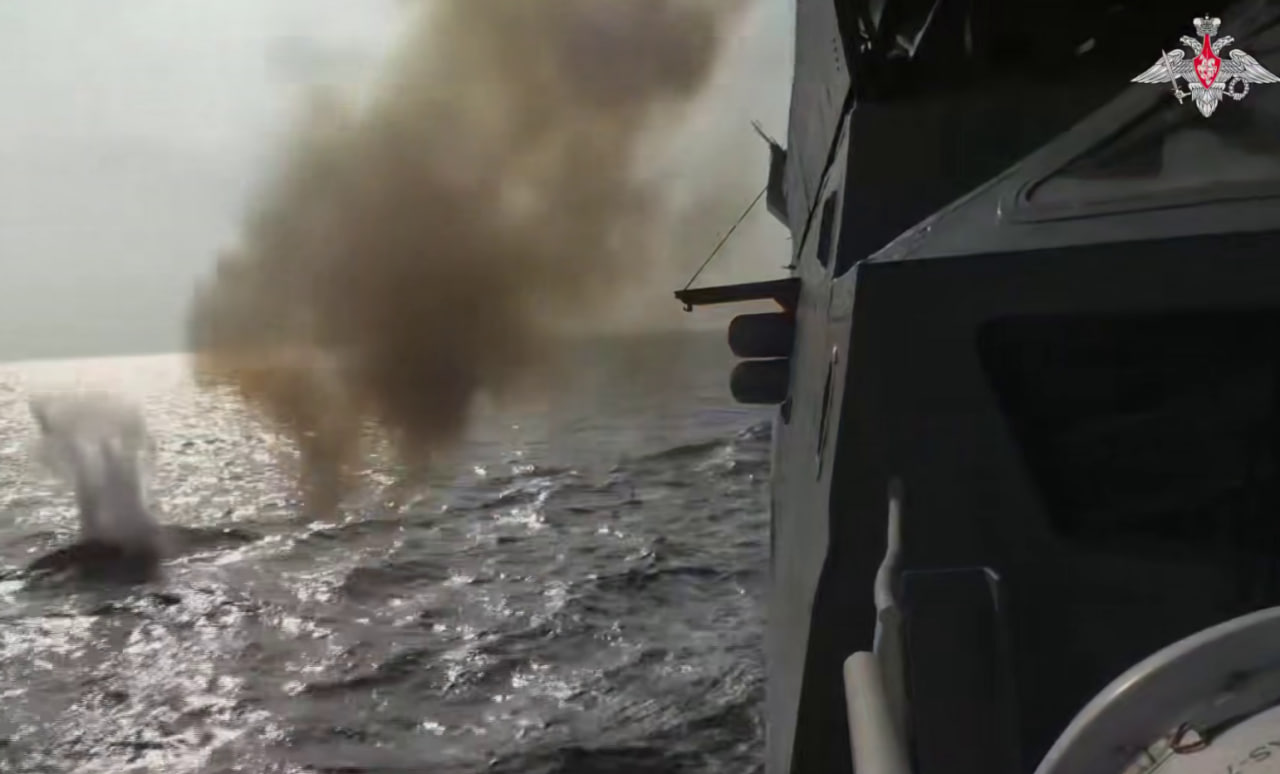 "Личный состав в укрытие!": Япония "дерзнула". Путин приказал достать "Пакеты". Минобороны показало пуск. Бам — подлодка уничтожена