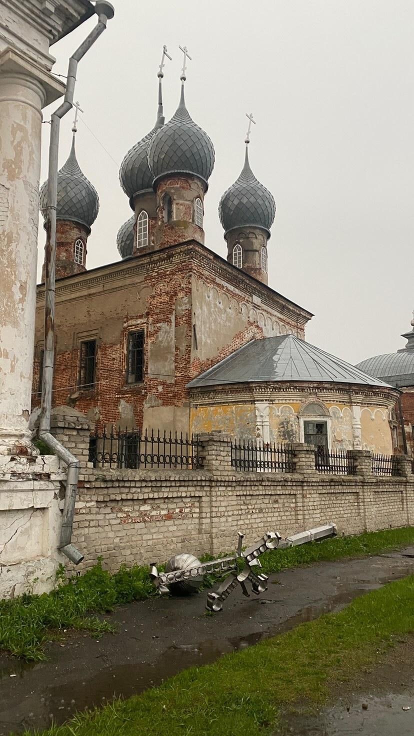 Ураган снес шпиль с крестом с колокольни в Юрьевце Ивановской области