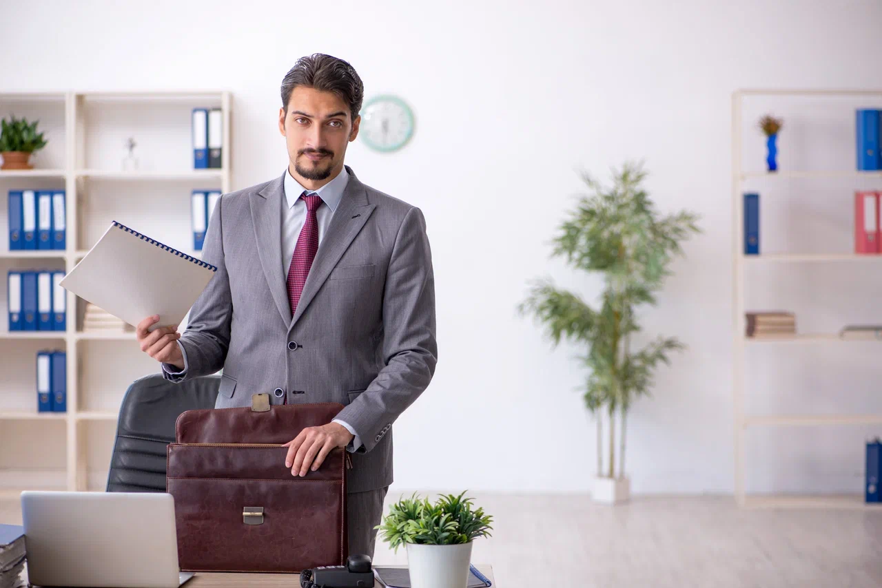 Хорошо смеётся тот, кто после этого не уволен: Юрист объяснила, как громкий смех может стоить сотруднику работы