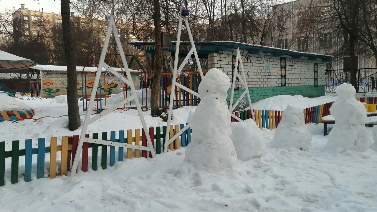 В Магнитогорске шестилетний мальчик убежал из детского сада через  двухметровый забор