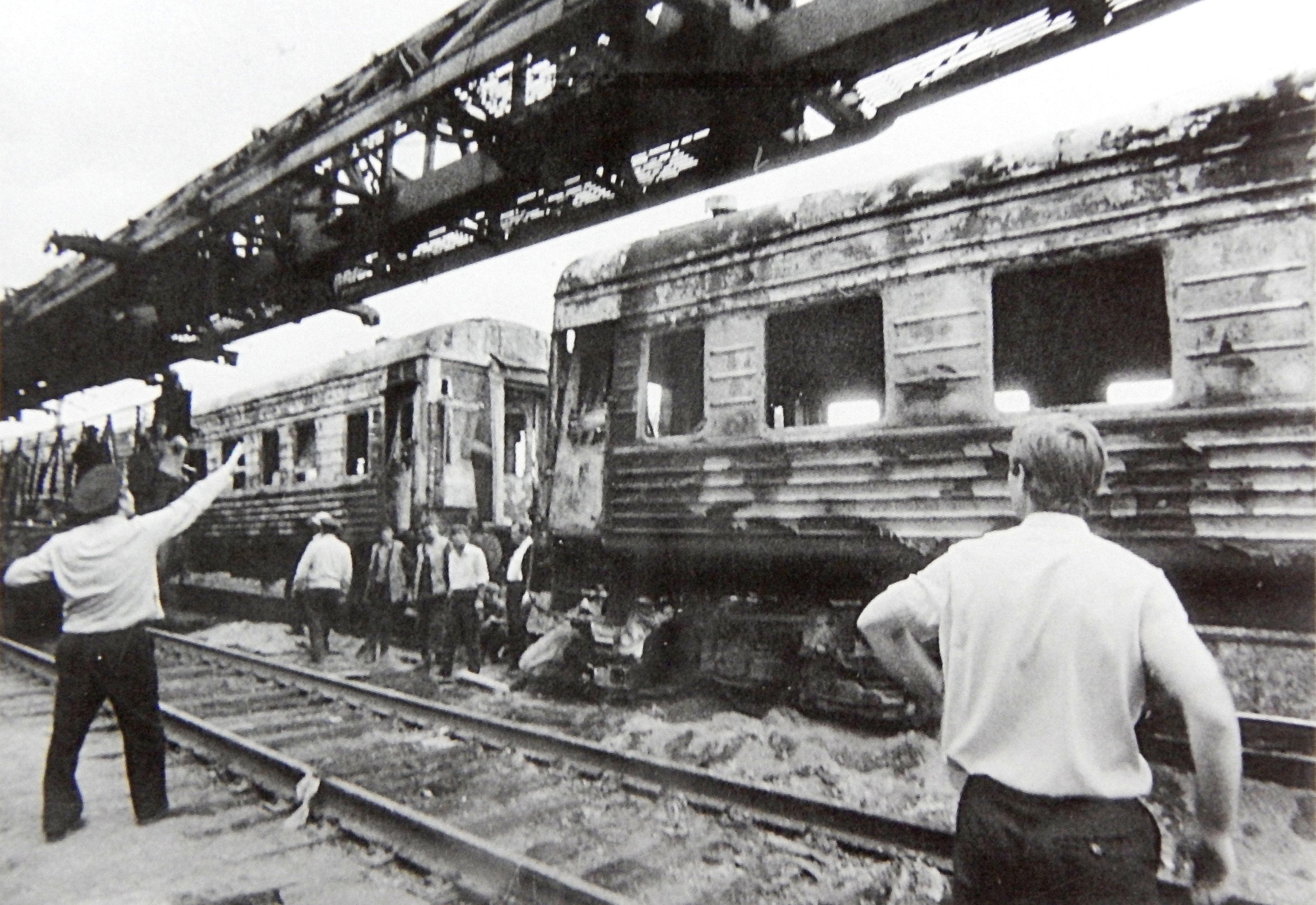 На железной дорогой 1989