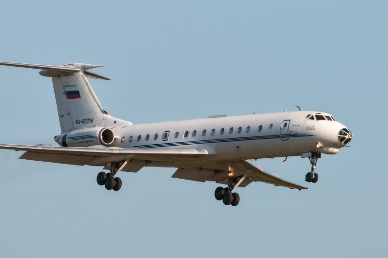 Кадры улетают. Посадившему самолёт в поле русскому пилоту предложили работу в Азии