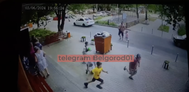 Толпа детей бросилась в укрытие, но их не пустили: В Белгороде скандал из-за женщины, махнувшей на ребят во время обстрела ВСУ
