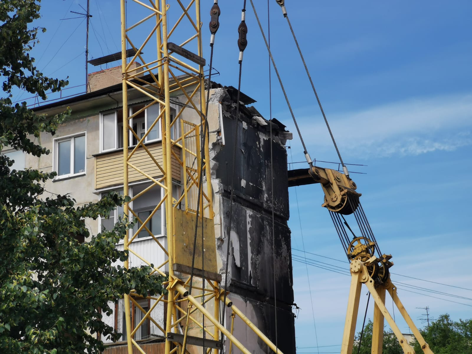 В Новосибирске начали сносить пострадавший от взрыва дом на Линейной