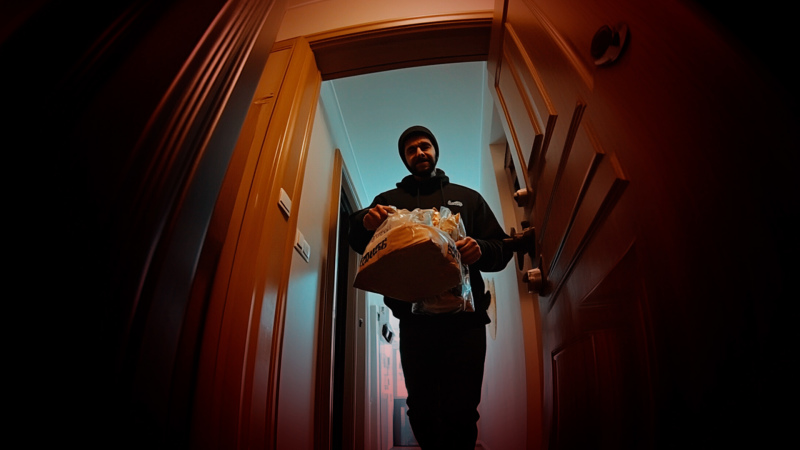 Они нас так ненавидят? Мигранты портят еду при доставке. Крик души профессора