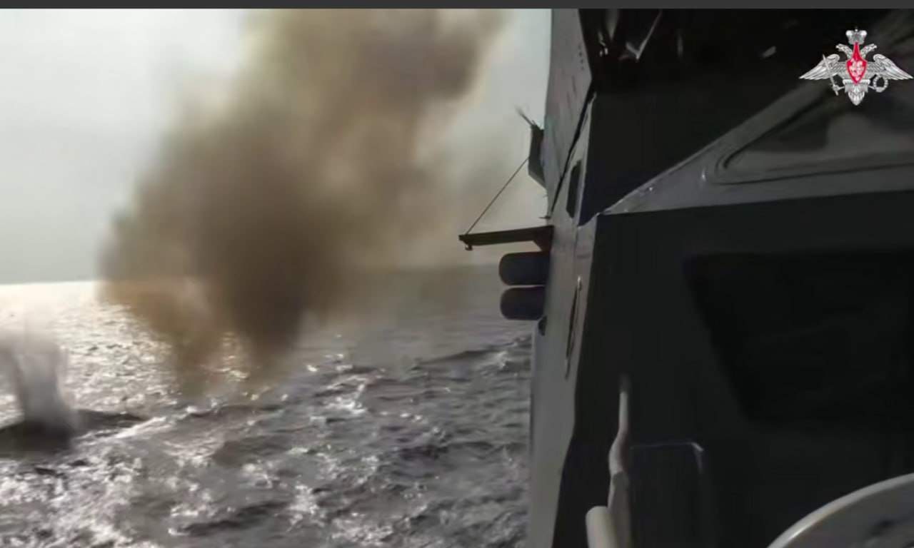 Так выглядит ужас: Путин выпустил "убийцу подлодок". Японию "колбасит", она окружена. Флот сделал спецсообщение