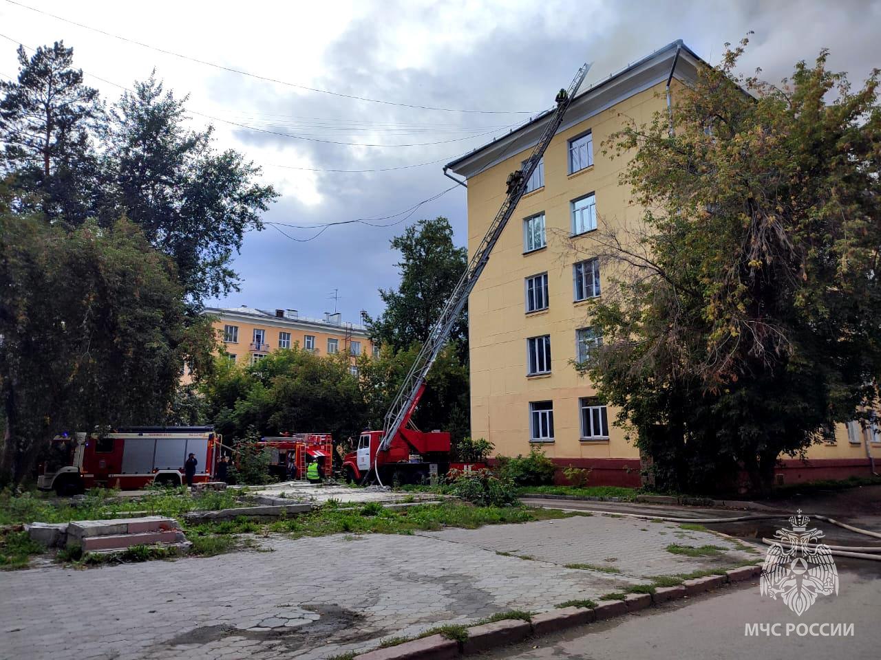 В Новосибирске крупный пожар ликвидировали в Калининском районе