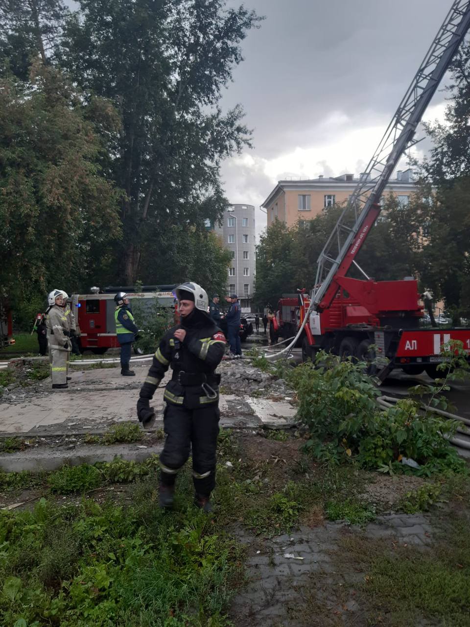 В Новосибирске крупный пожар ликвидировали в Калининском районе