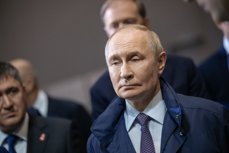 Кокошник приравняли к никабам? Скандал в русской школе дошёл до президента. Кабанов предложил три пути