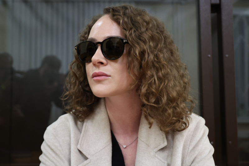 Зачем актриса Тарасова везла вейп с наркотиком в Россию? Прокурор наконец разрушил интригу