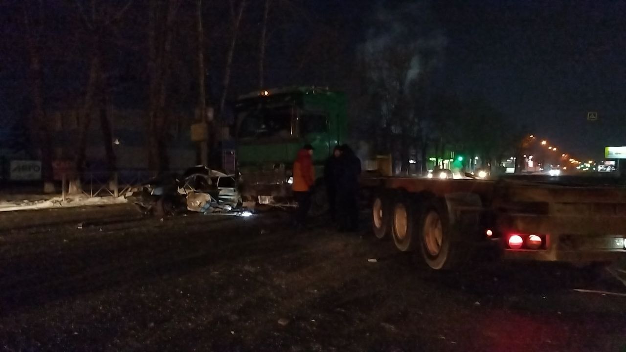 Два парня 17 и 18 лет погибли в ДТП с большегрузом в Ленинском районе  Новосибирска