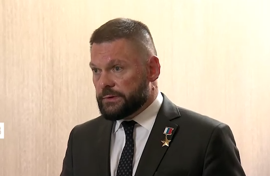 Бойцы обратились к Путину. Просьбу передал Герой России Поддубный: "Очень много людей хотят и могут это делать"