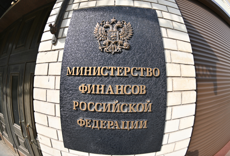 Матвиенко предложила обязать неработающих оплачивать полис ОМС