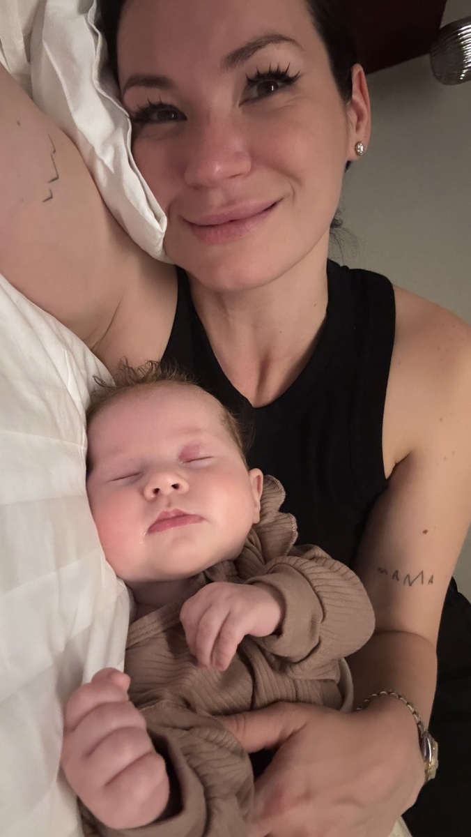 "Это же надо так на папку быть похожими":. Ида Галич сделала трогательный снимок с двумя девочками