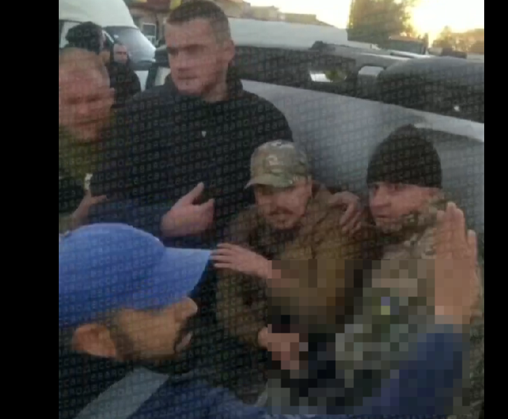 "Лом в руках, крики, разбитое стекло": В Одессе новое противостояние с ТЦК