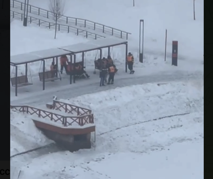 Снег есть, а мигрантов - нет. Аргумент про "чистые дворы" потерял силу. Циклон "Фрэнсис" в столичном регионе обнажил суть проблемы