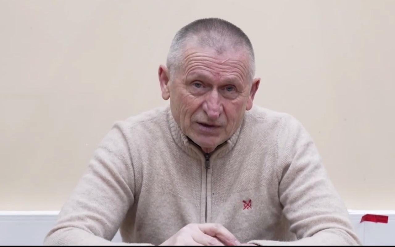 "Фанатик и психопат": Допрос киллера Корбы. Внимание на руки обратила психолог