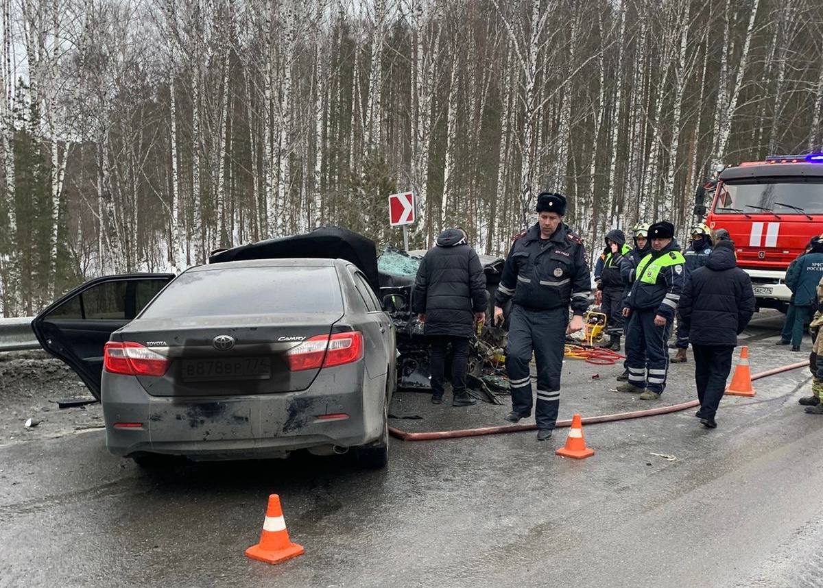 Не пристегнулись: мужчина и женщина погибли в лобовом ДТП на Южном Урале