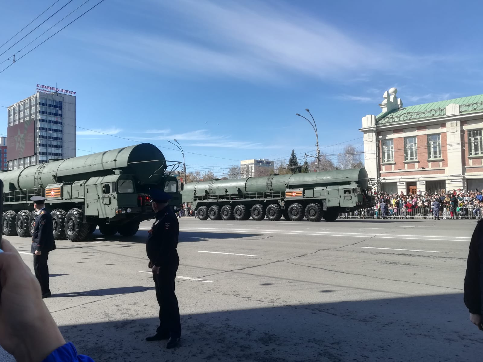 День Победы-2024 в Новосибирске: на площади Ленина прошёл военный парад