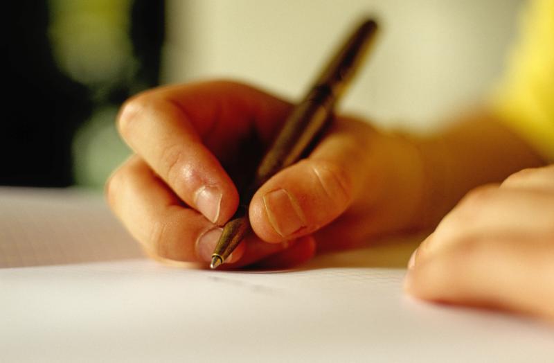 Получала письма от мёртвого сына 20 лет. Правда вскрылась с появлением сотового: "Жутко становится"