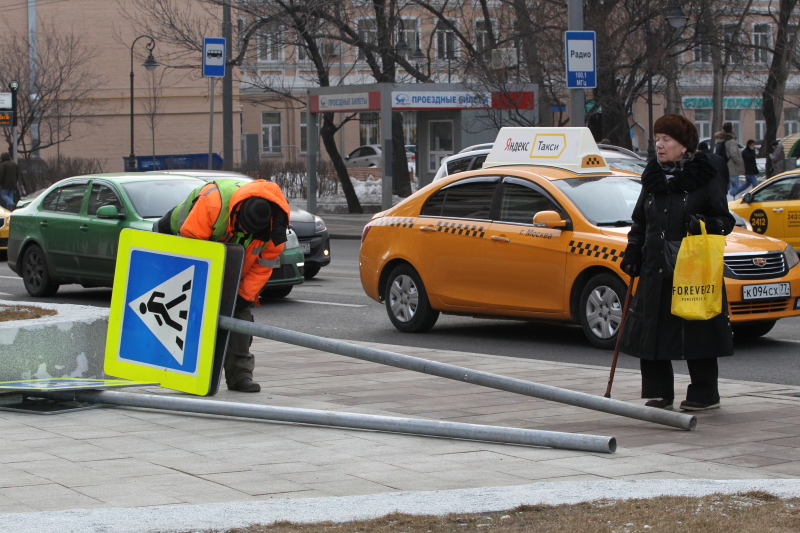 С 1 января в России появятся более 60 новых дорожных знаков и табличек