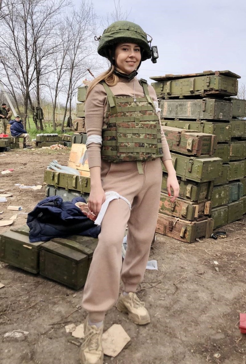 Мариуполь. 2022 год. Зверства "Азова"* нельзя забывать - наших людей хоронили прямо во дворах