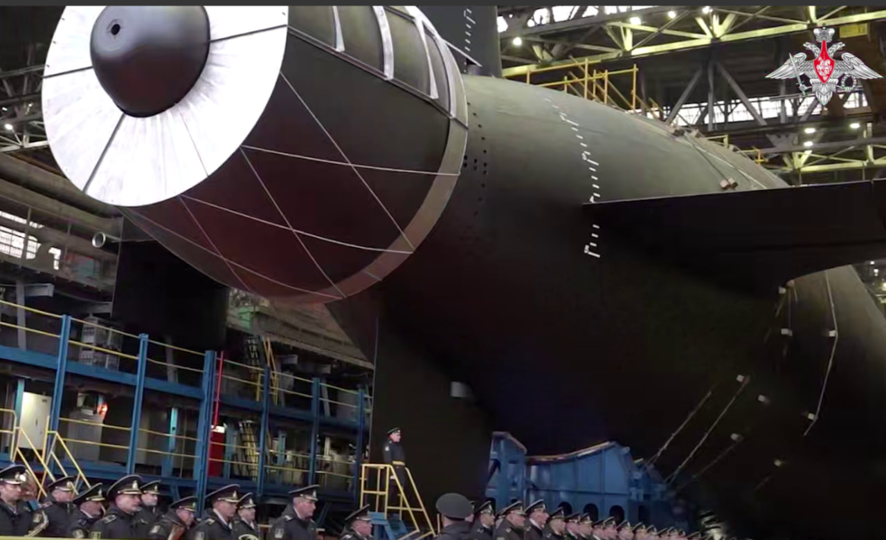 Сто сорок метров ужаса. Вес — пару тонн: "Монстр". И Белоусов его показал. "Горячая" новинка России. В Британии "пооткрывали рты"