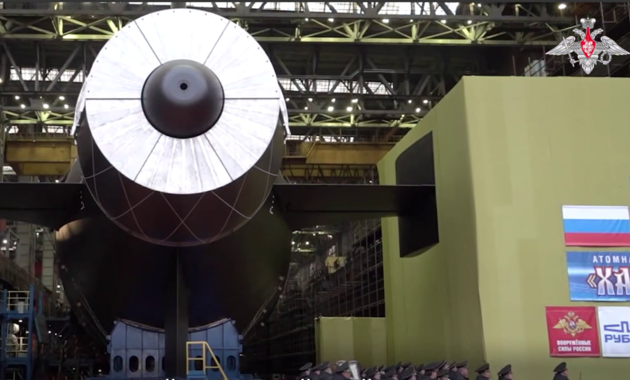 Сто сорок метров ужаса. Вес — пару тонн: "Монстр". И Белоусов его показал. "Горячая" новинка России. В Британии "пооткрывали рты"