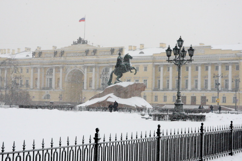 Медный всадник противопоставления