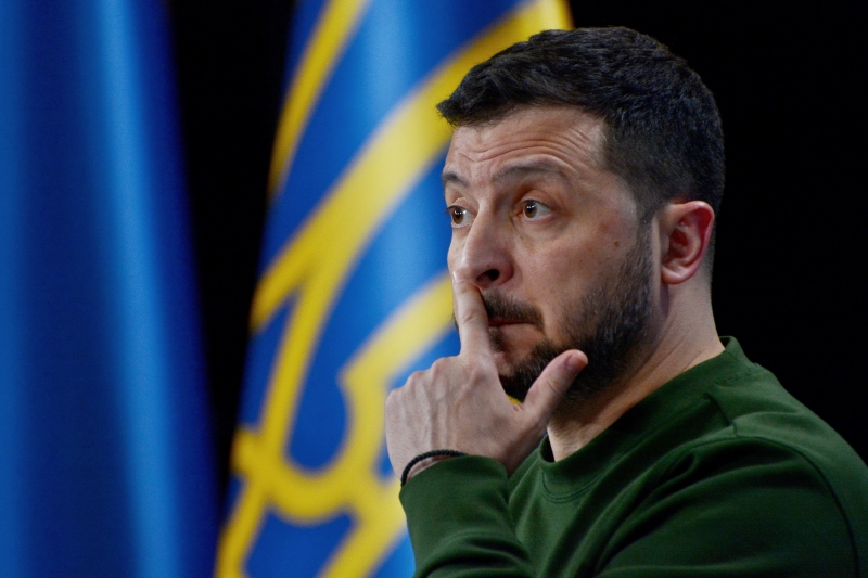 Выражение лица Зеленского - "я нашкодил": Физиогномист показала 2 кадра. И всё встало на свои места