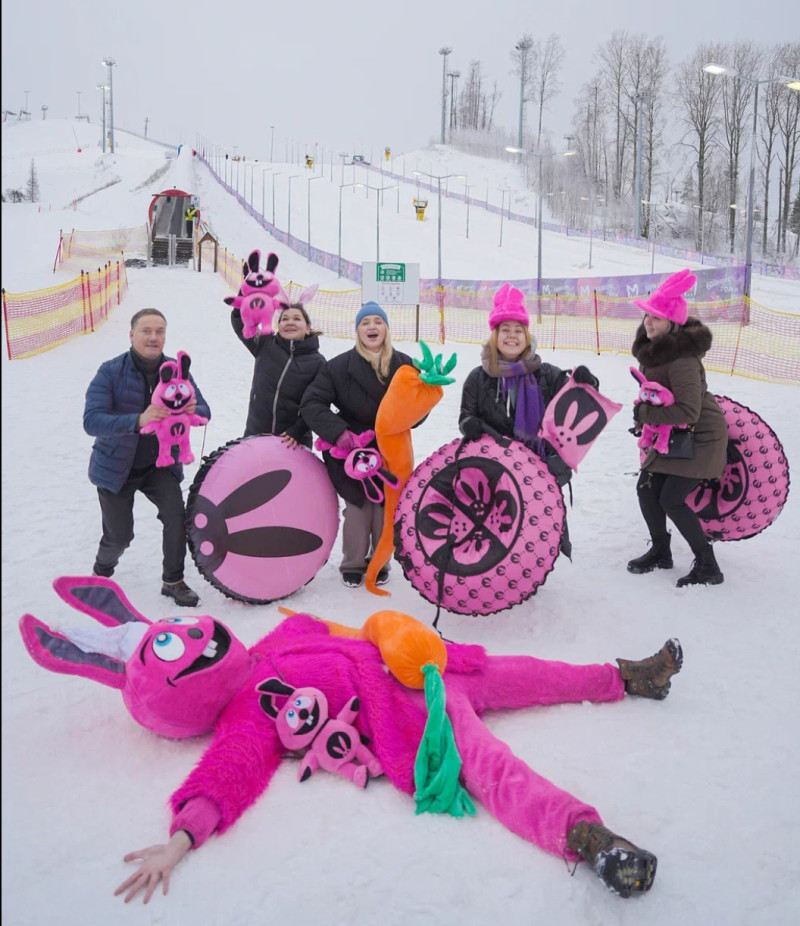 "Ну и чё тут смотреть? Брухлявый флекс": В Москве пройдет фестиваль по скатыванию с горки на самодельных "ватрушках"