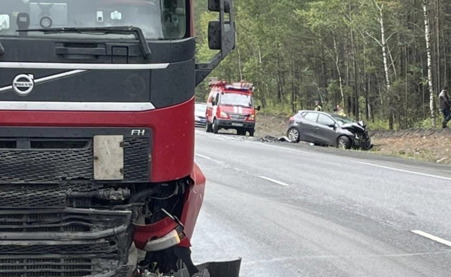 В Челябинской области водитель легкового авто скончался на трассе М-5 после  ДТП с большегрузом