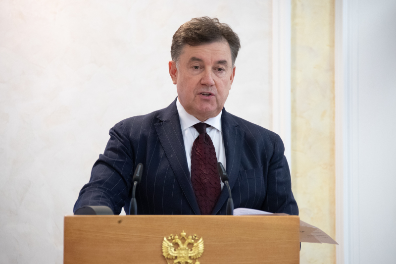 "Не взятка, а благодарность": Миллионы "в подарок" и пачки налички. Стали известны подробности иска к судье Момотову