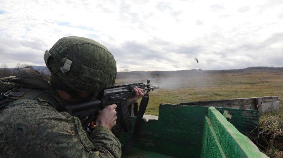 Действия казахстана. Оружие десантников России. Русский разведчик. Украинские десантники. Оружие ВДВ.