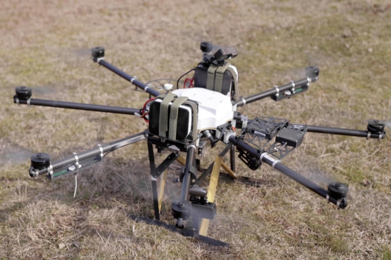 Русский солдат преподал урок Зеленской: Точный удар банкой тушёнки поразил "Бабу-Ягу"