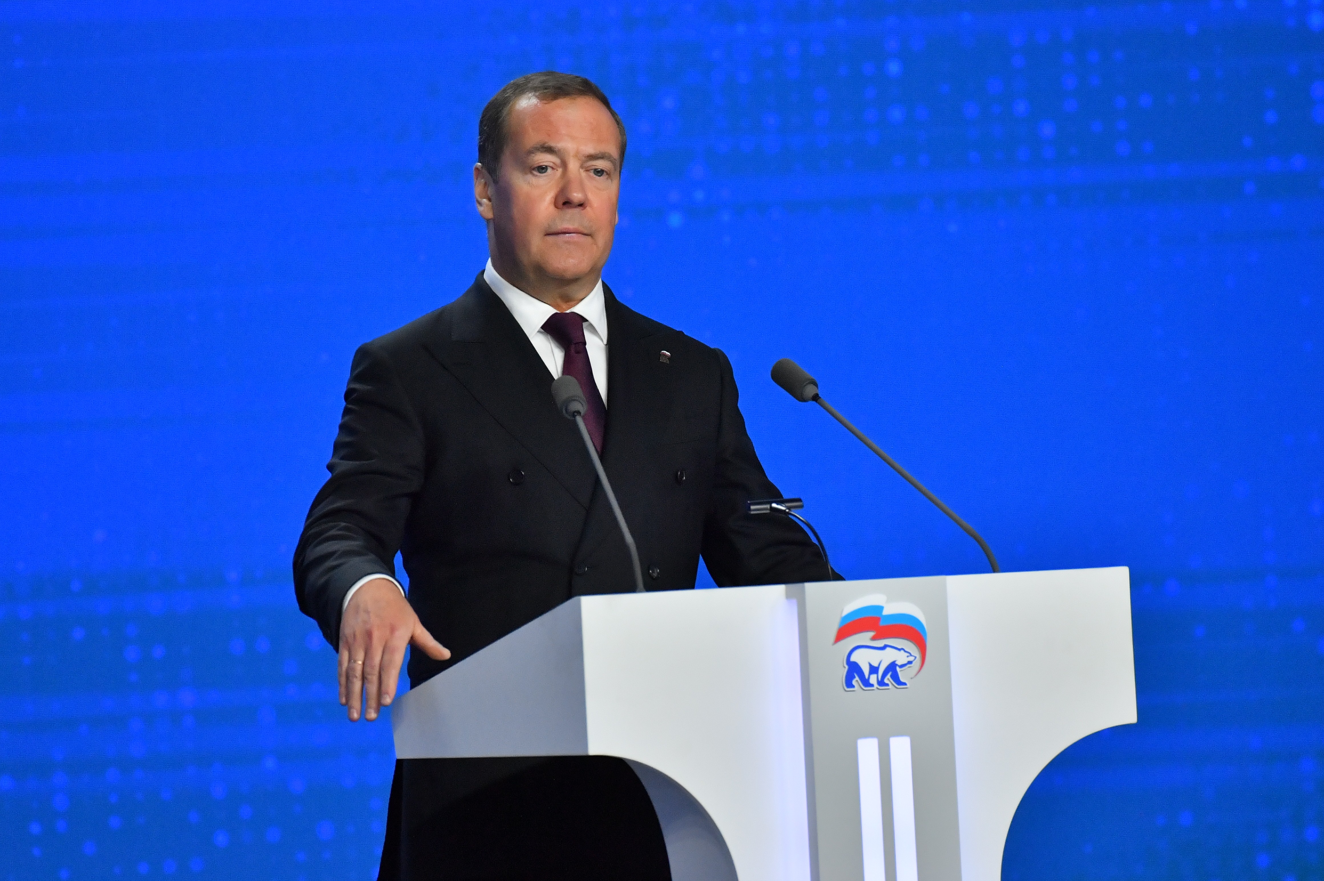 Медведев назвал защиту археолога Бутягина сигналом другим странам