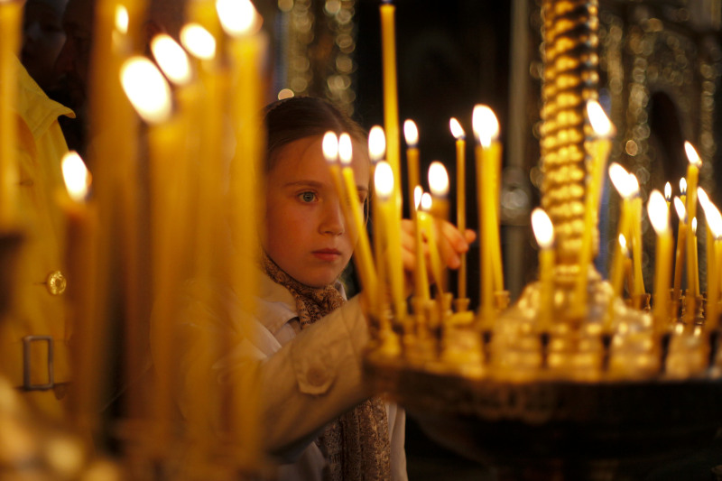 В светлую Пасху Ян Осин пожелал всем мира на нашей земле