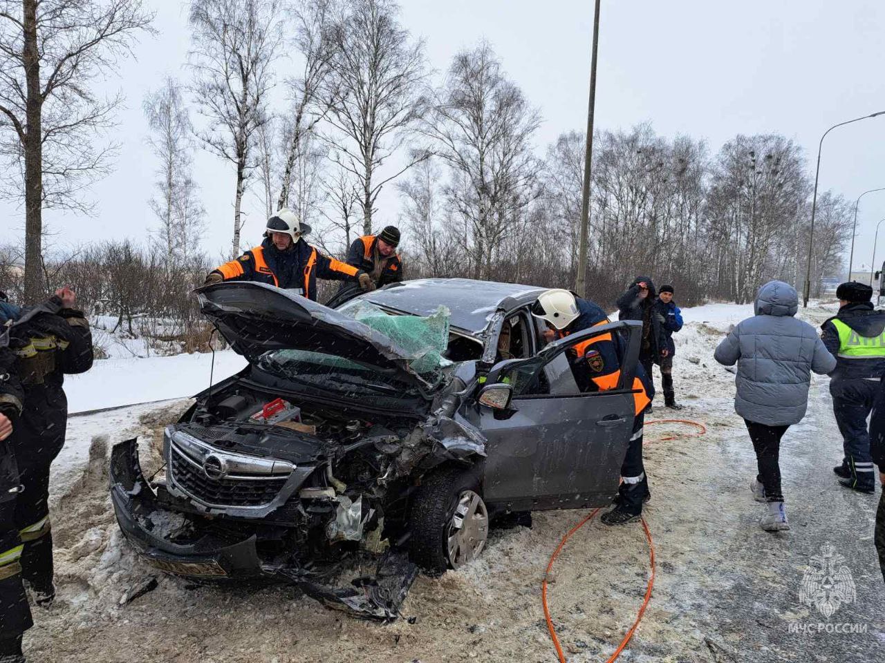 На трассе М-7 под Собинкой иномарка влетела под КАМАЗ со снегом