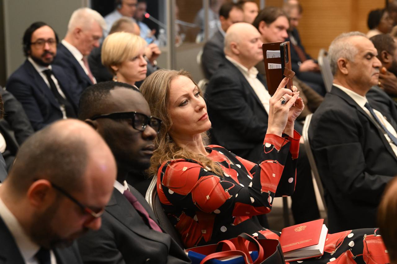 Русофилы против Макрона и Урсулы фонд дер Ляйен: Чтобы не было войны с Россией