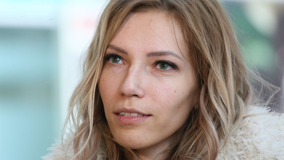 Певица Юлия Самойлова в аэропорту Шереметьево