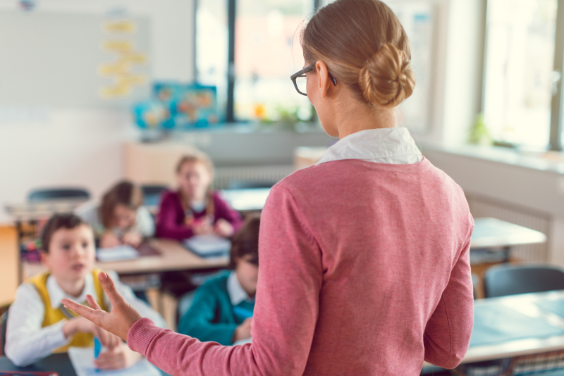 В школах призывают отменить классных руководителей. Кто вместо них? И что думают сами учителя?