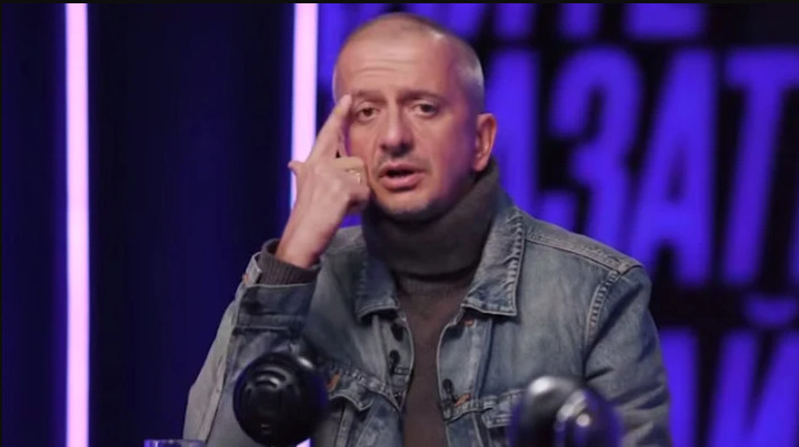 "Спала как сегодня, Ксюша? Корёжило?": После ухода Богомолова из МХАТ народ обратился к Собчак