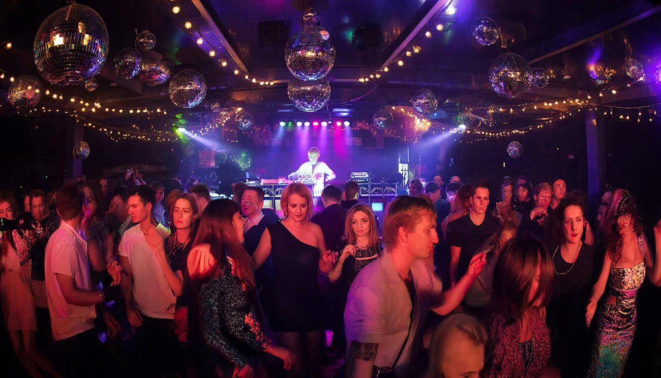 "Сейчас грохнут": На актёра Курцына напал "авторитет" с ножом – спасение пришло неожиданно