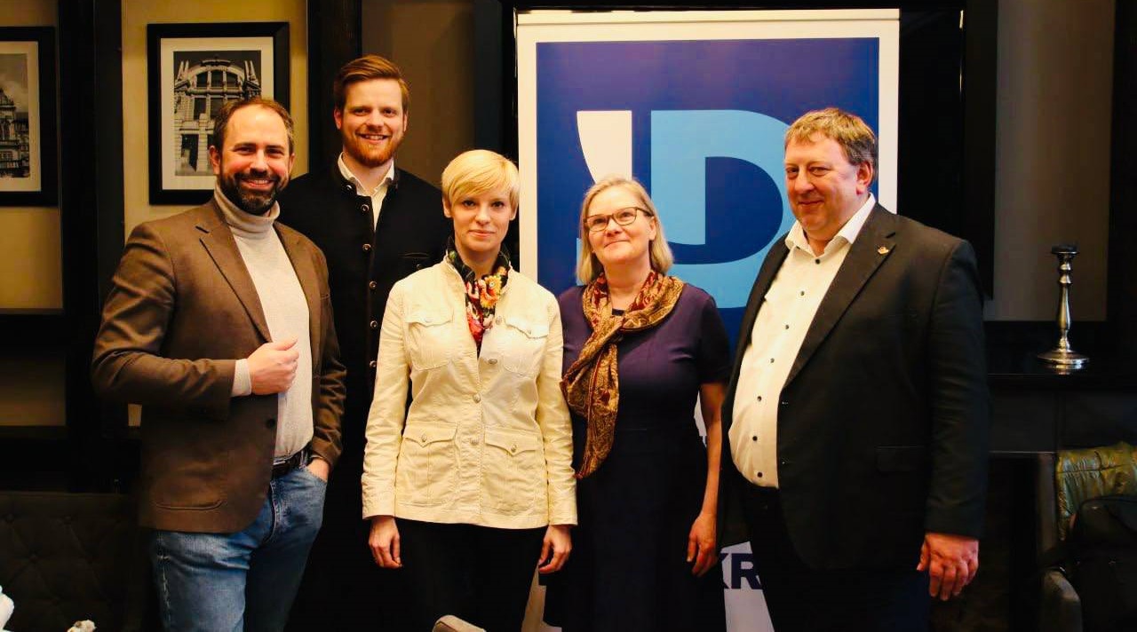 У "лучшей женщины Путина" в Германии отобрали всё. Она приехала в Россию и рассказала правду