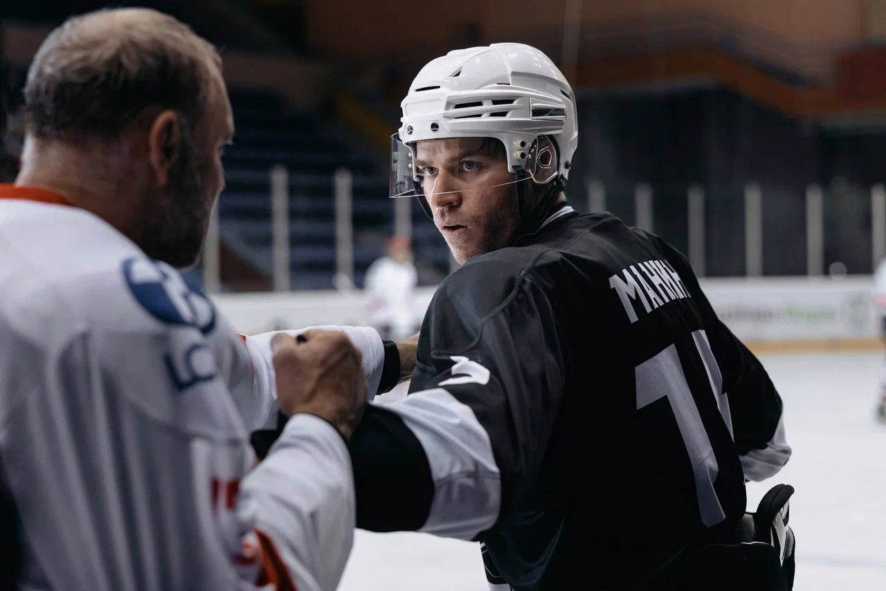 Гриша Верник, Антон Лапенко и Николай Фоменко сыграли в драмеди "Седьмой игрок"